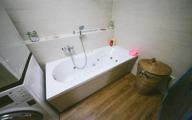 Whirlpool, Fußbodenheizung, Nintendo NES, Netflix, Wintergarten & Workspace