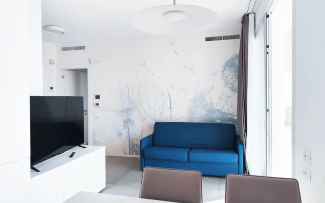 Modern Apartment Steps From the Beach