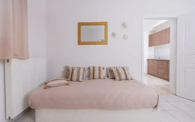 Golden Sunrise Suites - Santorini Family Suite