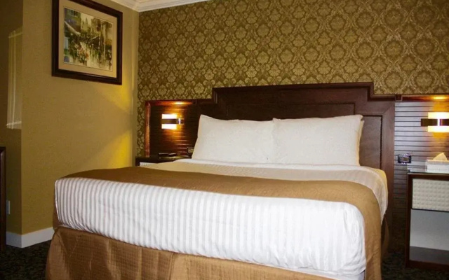 The Deluxe Hotel Vancouver