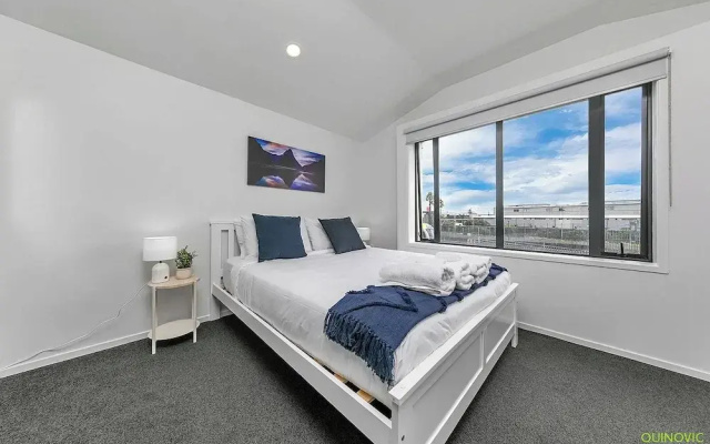 Balcony+Parking 3BR Gem Near Arena | Zodiak Stays