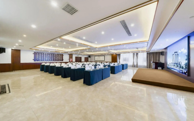 Meishan Huangming Hotel (Sansuxuan Branch)