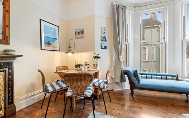 Sherbourne House - Seaside Apartment