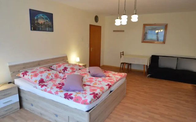 Spacious Holiday Home in Schillingen with Garden