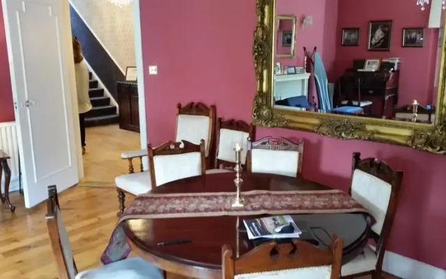 Aaron Court B&B