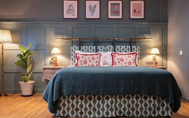The Coat and Bear - A Heartwood Inn