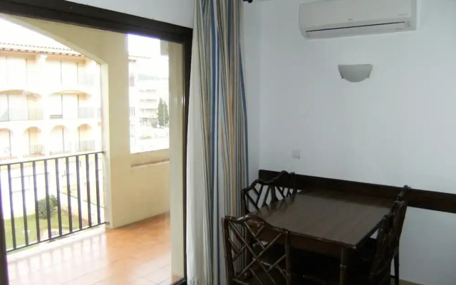 Apartment for 5 People With Garden