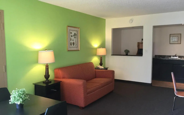 Roomba Inn & Suites - Kissimmee