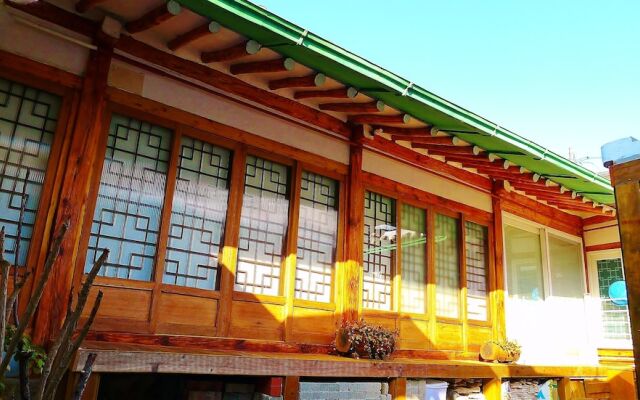 Отель Hanok Guesthouse 201 Южная Корея, Сеул - отзывы, цены и фото номеров - забронировать отель Hanok Guesthouse 201 онлайн вид на фасад