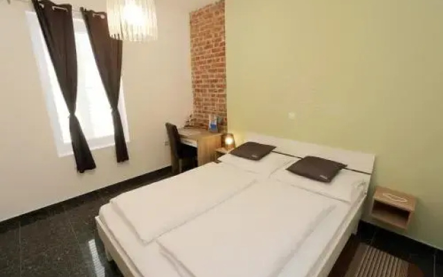 Strawberry Apartment