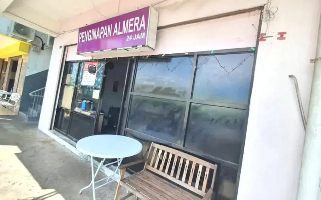 Hotel O Penginapan Almera