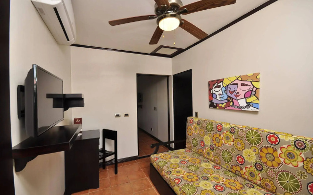Hotel Colono Beach