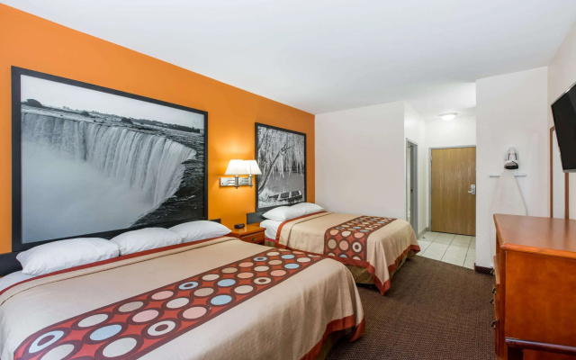 Super 8 by Wyndham Salina