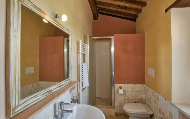 Majestic Farmhouse in Lucignano With Swimming Pool