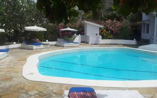 Roundhouse Villa Resort