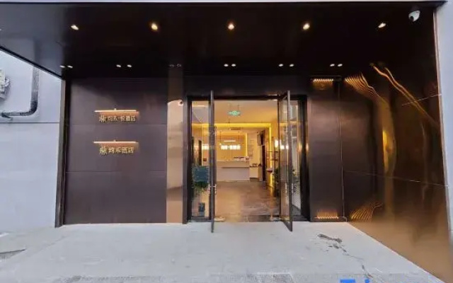 Junhe Hotel (Beijing  Niaochao Datun Road Subway Station)