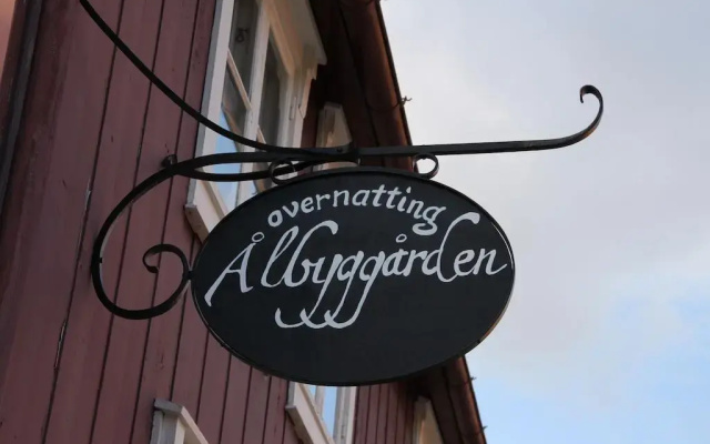 Ålbyggården