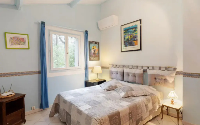 Large holiday home in Vaison-La-Romaine with garden