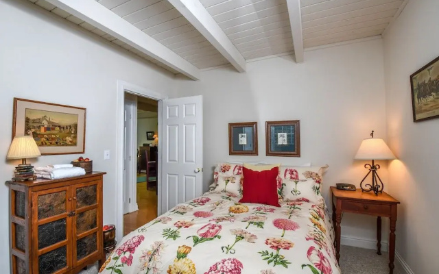 Quiet Retreat 4 Bedroom House