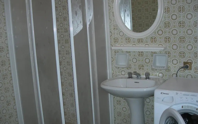 Beautiful Apartment For 5 People-swimming Pool-ac by Beahost Rentals