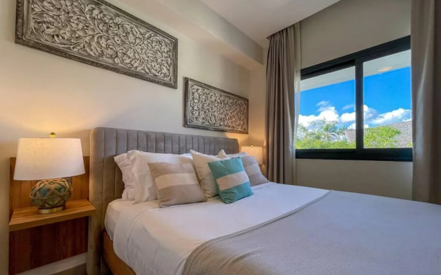 Incredibly Beautiful Condo Just Steps to the Beach