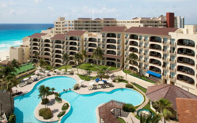 Отель Emporio Cancun бассейн