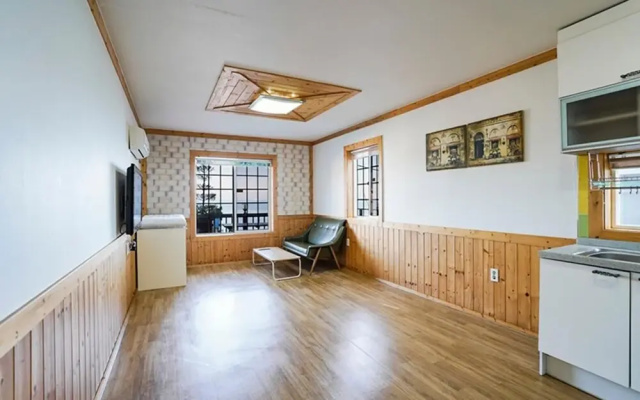 Yeosu Hyangirampunggyeong Pension