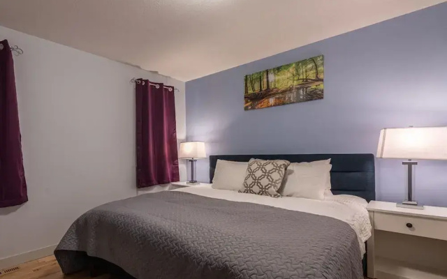 P1 - Private Hot Tub - 3 Bedroom Home - Mountain View
