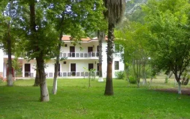 Artemis Hotel