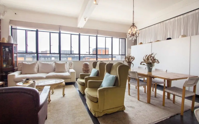 12 Decades Art Hotel