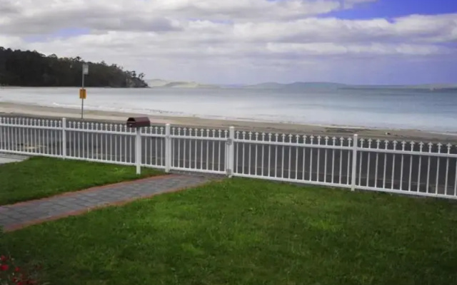 The Esplanade Kingston Beach Apartment
