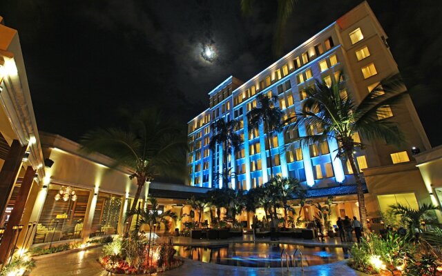 Отель Real InterContinental San Pedro Sula at Multiplaza Mall вид на фасад