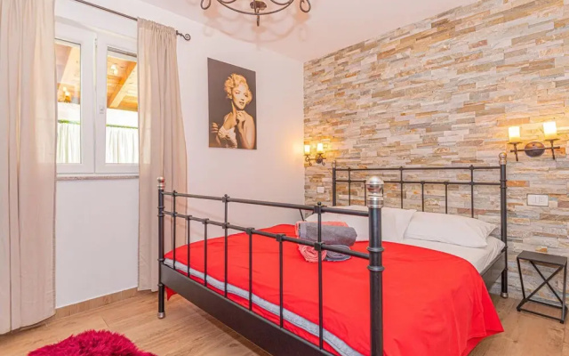 Awesome Home in Brodarica with Hot Tub, WiFi & 6 Bedrooms