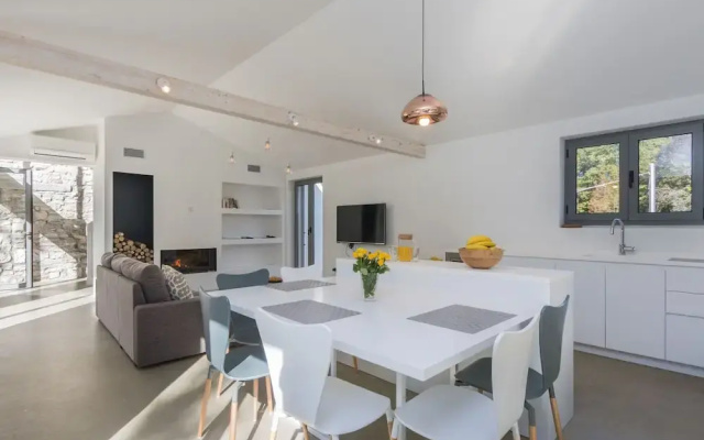 Charming Villa in Nedešcina With Pool