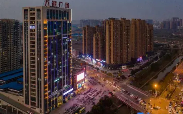 Lanjing Business Hotel (Liangting Subway Station Branch)