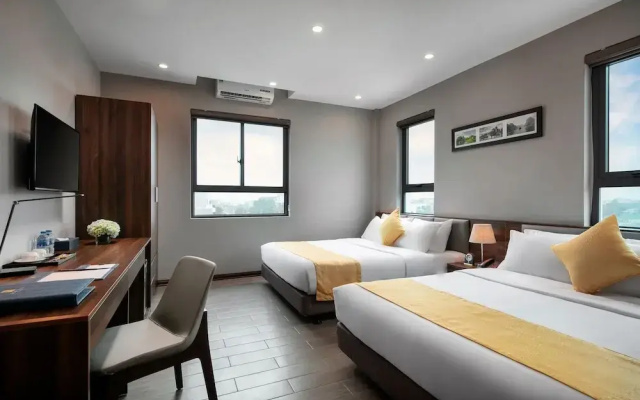 Golden Season Hotel
