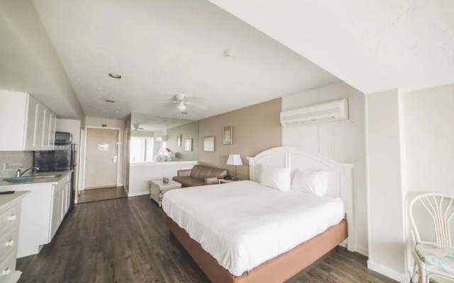 Surf Club Oceanfront Hotel