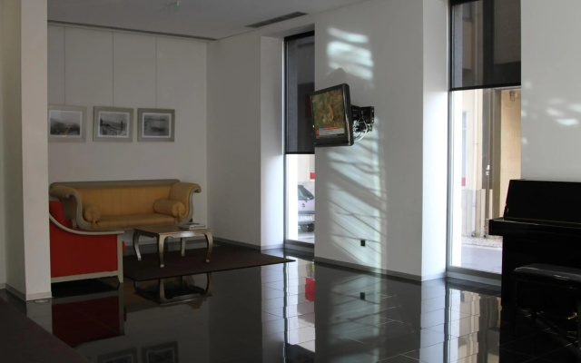 Lazza Hotel