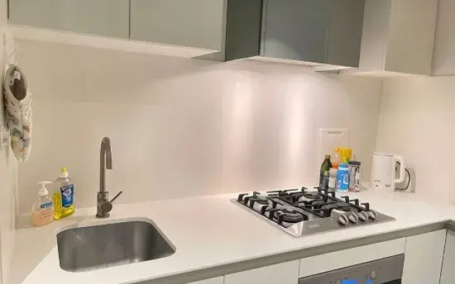 EQ Tower Ultra-Modern 2BR- CBD Base Mel Central