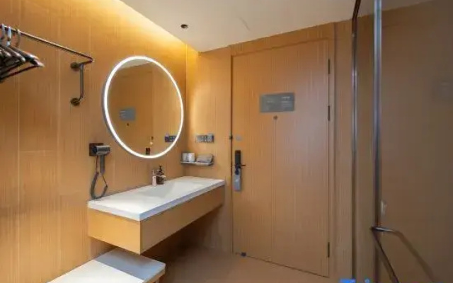 JI Hotel (North Gate of Xijindu Scenic Area, Zhenjiang)