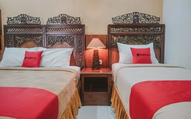 RedDoorz near Galeria Mall 2