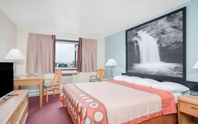 Super 8 by Wyndham Tomah Wisconsin