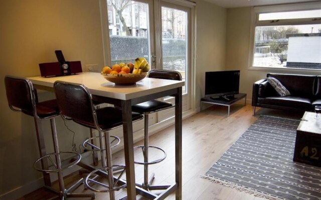Отель Amsterdam Houseboat комната для гостей