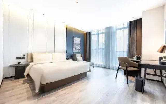 Atour Hotel Zhengzhou East Station Longzi Lake