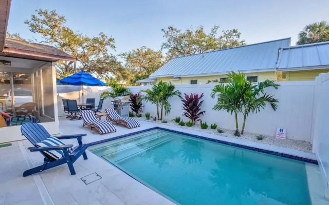 Royal Blue Downtown-gulfport-heated Pool