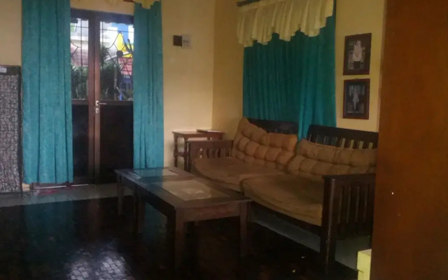 Villa Abdi Cipanas with Swimming Pool