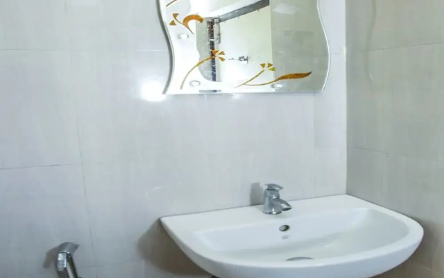 Kartikeya Grande By OYO Rooms