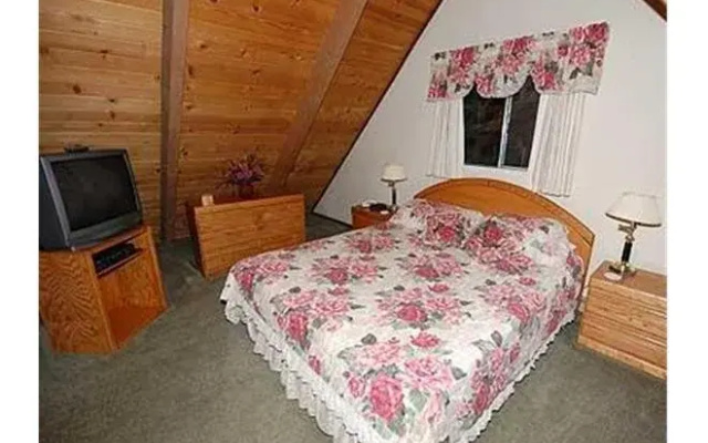 2233 Mewuk Drive Holiday Home