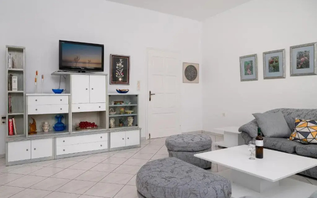 Garden House Apartment
