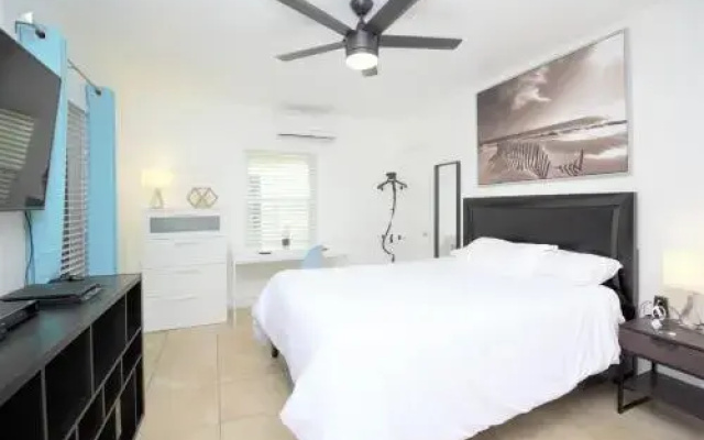 Tropical Getaway Studio-628B